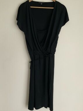 Banana Republic Silk Wrap Dress SMALL SIZE 2-6 Black Preppy Quiet Luxury Brunch